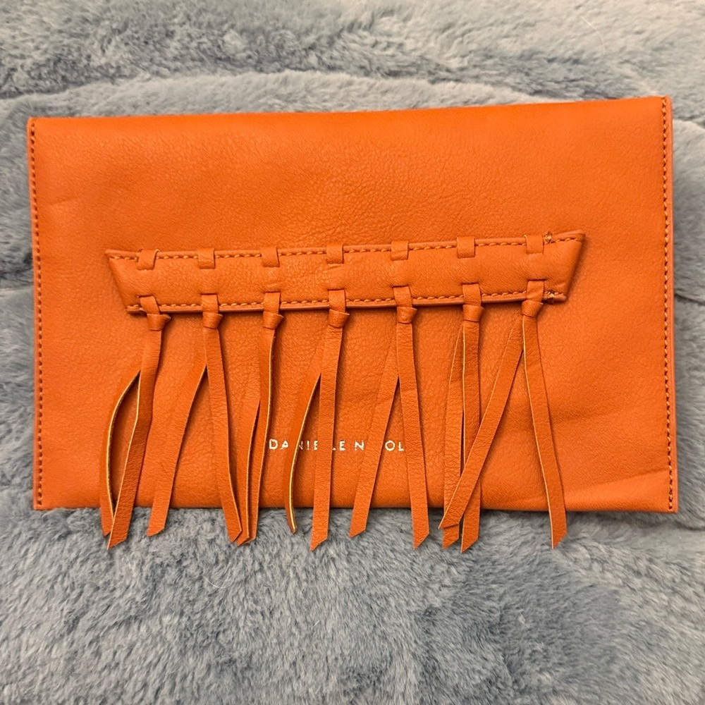 NWOT Danielle Nicole Butterscotch Brown Theia Clutch